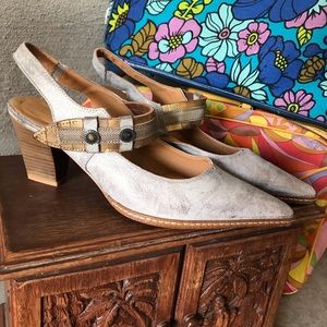 Sundance Beautiful Sz 39/9 Buckle Heels